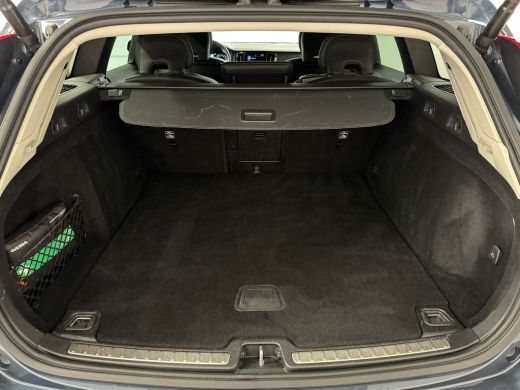 Volvo  V60 Cross Country 2.0 B5 AWD Pro | Achterbank verwarmd | Cruise control adaptief met Stop&Go en stuur... ActivLease financial lease