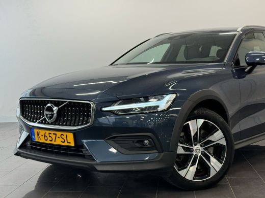 Volvo  V60 Cross Country 2.0 B5 AWD Pro | Achterbank verwarmd | Cruise control adaptief met Stop&Go en stuur... ActivLease financial lease