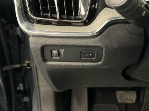 Volvo  V60 Cross Country 2.0 B5 AWD Pro | Achterbank verwarmd | Cruise control adaptief met Stop&Go en stuur... ActivLease financial lease