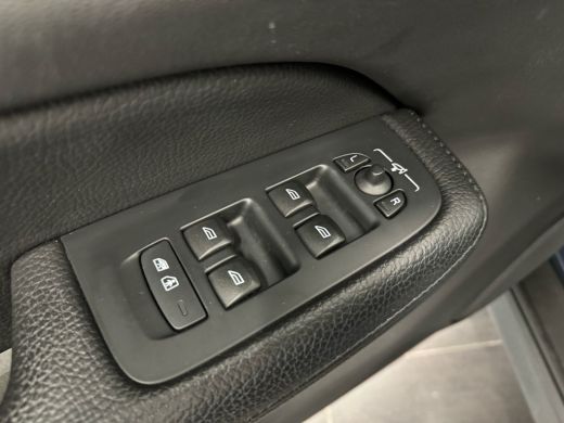 Volvo  V60 Cross Country 2.0 B5 AWD Pro | Achterbank verwarmd | Cruise control adaptief met Stop&Go en stuur... ActivLease financial lease