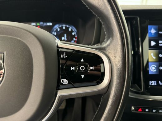 Volvo  V60 Cross Country 2.0 B5 AWD Pro | Achterbank verwarmd | Cruise control adaptief met Stop&Go en stuur... ActivLease financial lease