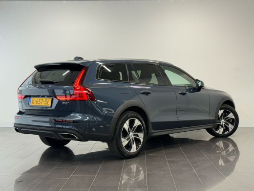 Volvo  V60 Cross Country 2.0 B5 AWD Pro | Achterbank verwarmd | Cruise control adaptief met Stop&Go en stuur... ActivLease financial lease