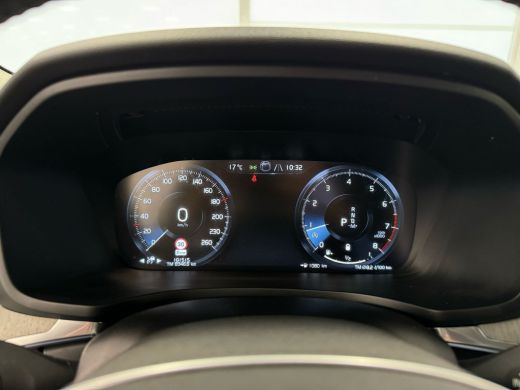 Volvo  V60 Cross Country 2.0 B5 AWD Pro | Achterbank verwarmd | Cruise control adaptief met Stop&Go en stuur... ActivLease financial lease