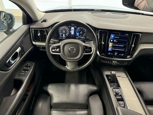 Volvo  V60 Cross Country 2.0 B5 AWD Pro | Achterbank verwarmd | Cruise control adaptief met Stop&Go en stuur... ActivLease financial lease