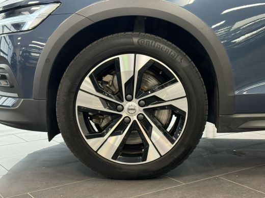 Volvo  V60 Cross Country 2.0 B5 AWD Pro | Achterbank verwarmd | Cruise control adaptief met Stop&Go en stuur... ActivLease financial lease