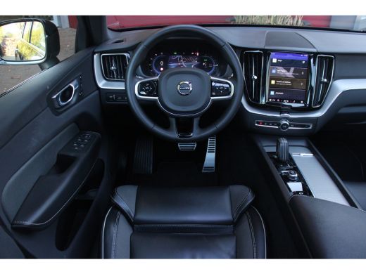 Volvo  XC60 Volvo 2.0 T6 Plug-in hybrid AWD R-Design | Schuifdak | Stuur/stoelverwarming | Camera | Keyless ActivLease financial lease