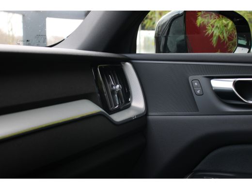 Volvo  XC60 Volvo 2.0 T6 Plug-in hybrid AWD R-Design | Schuifdak | Stuur/stoelverwarming | Camera | Keyless ActivLease financial lease