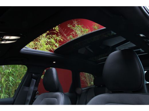 Volvo  XC60 Volvo 2.0 T6 Plug-in hybrid AWD R-Design | Schuifdak | Stuur/stoelverwarming | Camera | Keyless ActivLease financial lease