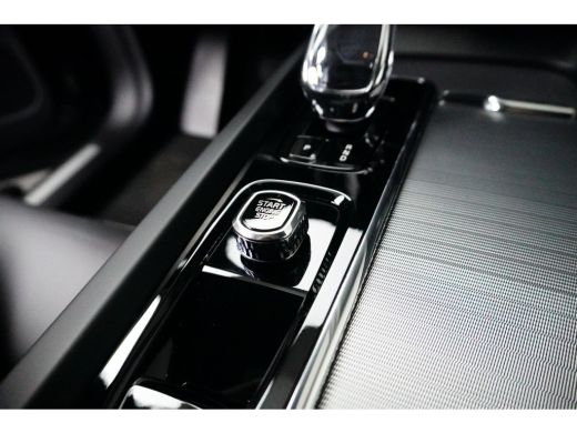 Volvo  XC60 Volvo T6 Plug-in hybrid AWD Plus Dark | Achterbank verwarmd | Achteruitrijcamera | Apple Carplay/... ActivLease financial lease