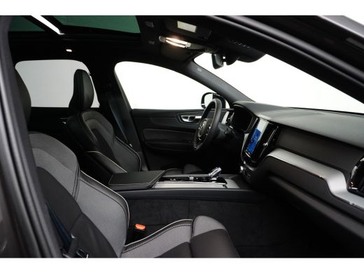 Volvo  XC60 Volvo T6 Plug-in hybrid AWD Plus Dark | Achterbank verwarmd | Achteruitrijcamera | Apple Carplay/... ActivLease financial lease