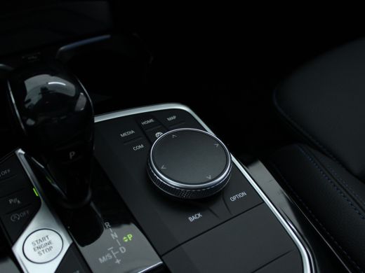 BMW 1-serie 118i Executive Edition NL AUTO | CAMERA | PANO | CARPLAY | ActivLease financial lease
