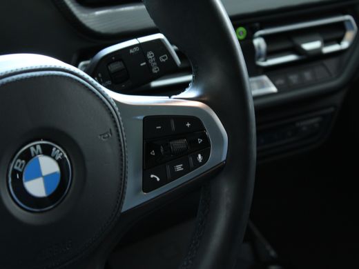 BMW 1-serie 118i Executive Edition NL AUTO | CAMERA | PANO | CARPLAY | ActivLease financial lease