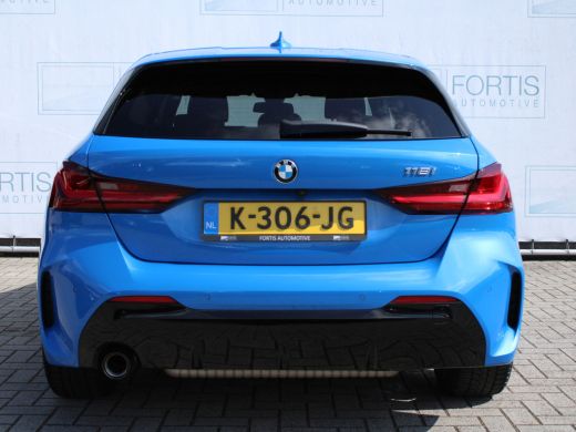 BMW 1-serie 118i Executive Edition NL AUTO | CAMERA | PANO | CARPLAY | ActivLease financial lease