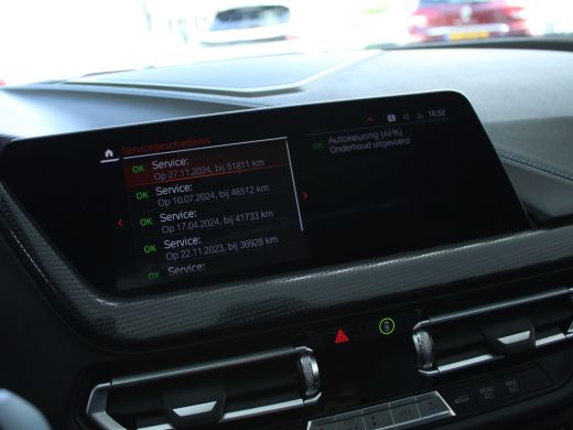BMW 1-serie 118i Executive Edition NL AUTO | CAMERA | PANO | CARPLAY | ActivLease financial lease