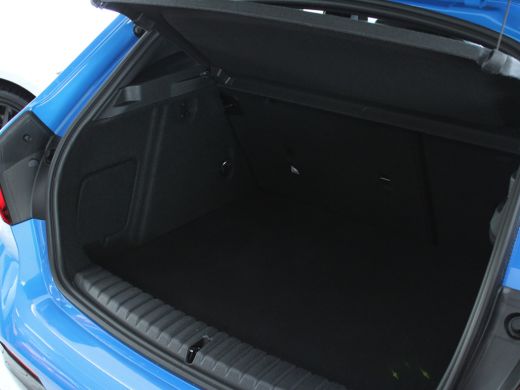 BMW 1-serie 118i Executive Edition NL AUTO | CAMERA | PANO | CARPLAY | ActivLease financial lease