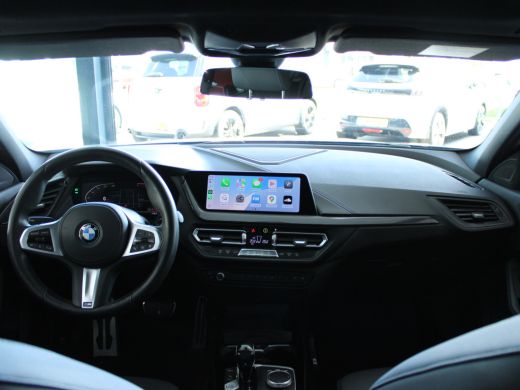 BMW 1-serie 118i Executive Edition NL AUTO | CAMERA | PANO | CARPLAY | ActivLease financial lease