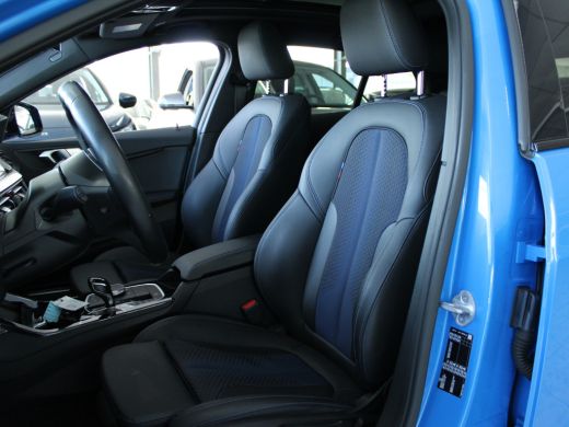 BMW 1-serie 118i Executive Edition NL AUTO | CAMERA | PANO | CARPLAY | ActivLease financial lease