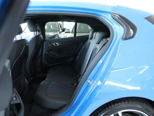 BMW 1-serie 118i Executive Edition NL AUTO | CAMERA | PANO | CARPLAY | ActivLease financial lease