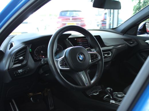 BMW 1-serie 118i Executive Edition NL AUTO | CAMERA | PANO | CARPLAY | ActivLease financial lease