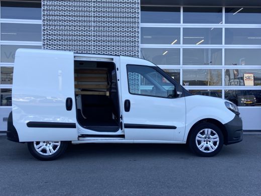 Fiat Dobló Cargo 1.6 MJ | Navigatie | Multistuur | Cruise Control | 3 persoons | 105 pk ActivLease financial lease