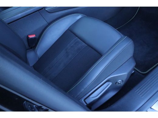 Peugeot 308 Peugeot 1.6 HYbrid 180 GT Pack Business | Adaptieve Cruise | Pano | Focal Audio | Alcantara | 360... ActivLease financial lease