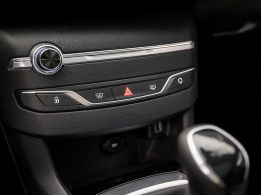 Peugeot 308 SW 1.2 PureTech Sport (PANORAMADAK, APPLE CARPLAY, GROOT NAVI, LEDER, SPORTSTOELEN, GETINT GLAS, ... ActivLease financial lease