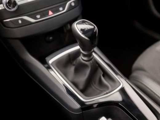 Peugeot 308 SW 1.2 PureTech Sport (PANORAMADAK, APPLE CARPLAY, GROOT NAVI, LEDER, SPORTSTOELEN, GETINT GLAS, ... ActivLease financial lease
