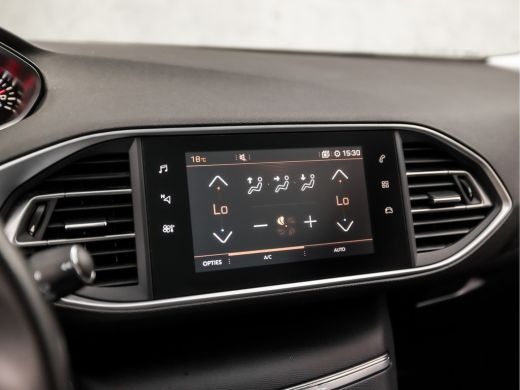 Peugeot 308 SW 1.2 PureTech Sport (PANORAMADAK, APPLE CARPLAY, GROOT NAVI, LEDER, SPORTSTOELEN, GETINT GLAS, ... ActivLease financial lease