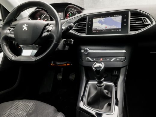 Peugeot 308 SW 1.2 PureTech Sport (PANORAMADAK, APPLE CARPLAY, GROOT NAVI, LEDER, SPORTSTOELEN, GETINT GLAS, ... ActivLease financial lease