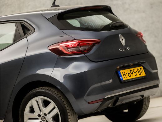 Renault Clio 1.0 TCe Sport (APPLE CARPLAY, GROOT NAVI, LM VELGEN, SPORTSTOELEN, PARKEERSENSOREN, LED KOPLAMPEN... ActivLease financial lease