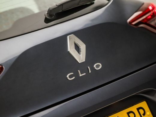 Renault Clio 1.0 TCe Sport (APPLE CARPLAY, GROOT NAVI, LM VELGEN, SPORTSTOELEN, PARKEERSENSOREN, LED KOPLAMPEN... ActivLease financial lease