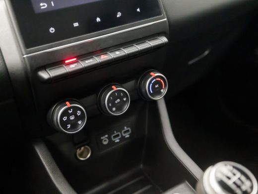Renault Clio 1.0 TCe Sport (APPLE CARPLAY, GROOT NAVI, LM VELGEN, SPORTSTOELEN, PARKEERSENSOREN, LED KOPLAMPEN... ActivLease financial lease