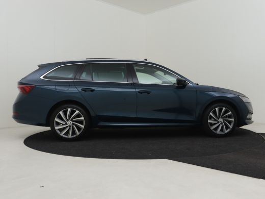 Skoda Octavia Combi 1.4 TSI iV PHEV First Edition 204pk | Panorama dak | Head up display | Canton audio | Stoel... ActivLease financial lease