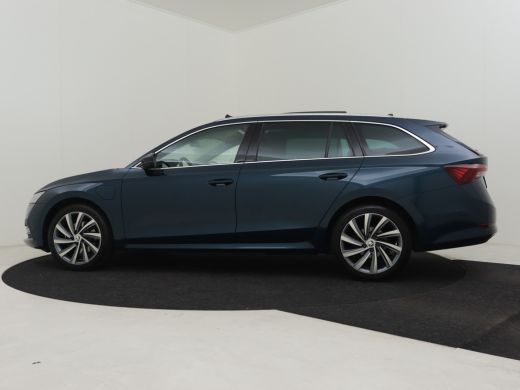 Skoda Octavia Combi 1.4 TSI iV PHEV First Edition 204pk | Panorama dak | Head up display | Canton audio | Stoel... ActivLease financial lease