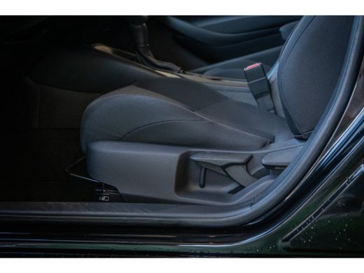 Toyota Corolla Toyota Hybrid 140 Comfort | Achterruitverwarming | Airco (automatisch) ActivLease financial lease