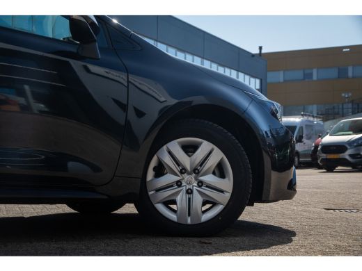 Toyota Corolla Toyota Hybrid 140 Comfort | Achterruitverwarming | Airco (automatisch) ActivLease financial lease