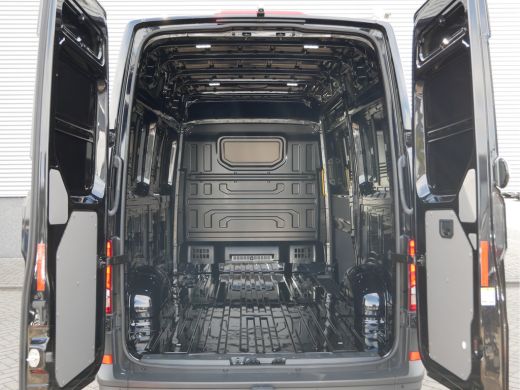 Volkswagen Crafter L3H3 Exclusive | Trekhaak | Navi | Clima | Park assistent | Trekhaak | Navi | Clima | Park assist... ActivLease financial lease