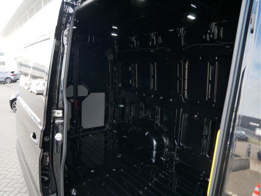 Volkswagen Crafter L3H3 Exclusive | Trekhaak | Navi | Clima | Park assistent | Trekhaak | Navi | Clima | Park assist... ActivLease financial lease