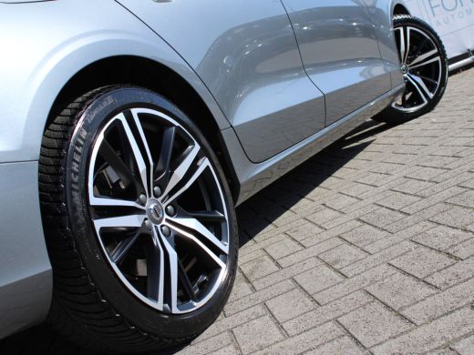 Volvo  V60 2.0 B3 Business Pro 1E  EIG | LEDER | STUURWIEL VERW | STOELVERW | CARPLAY | CAMERA | TREKHAAK | ActivLease financial lease
