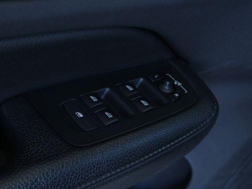 Volvo  V60 2.0 B3 Business Pro 1E  EIG | LEDER | STUURWIEL VERW | STOELVERW | CARPLAY | CAMERA | TREKHAAK | ActivLease financial lease