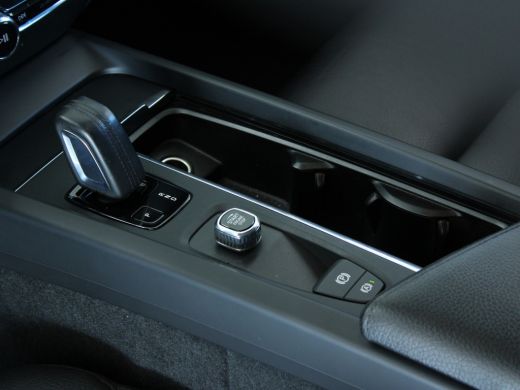 Volvo  V60 2.0 B3 Business Pro 1E  EIG | LEDER | STUURWIEL VERW | STOELVERW | CARPLAY | CAMERA | TREKHAAK | ActivLease financial lease