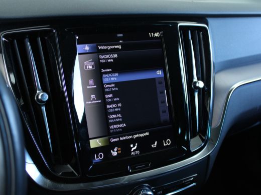 Volvo  V60 2.0 B3 Business Pro 1E  EIG | LEDER | STUURWIEL VERW | STOELVERW | CARPLAY | CAMERA | TREKHAAK | ActivLease financial lease