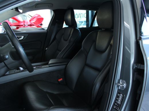 Volvo  V60 2.0 B3 Business Pro 1E  EIG | LEDER | STUURWIEL VERW | STOELVERW | CARPLAY | CAMERA | TREKHAAK | ActivLease financial lease