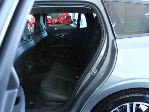 Volvo  V60 2.0 B3 Business Pro 1E  EIG | LEDER | STUURWIEL VERW | STOELVERW | CARPLAY | CAMERA | TREKHAAK | ActivLease financial lease