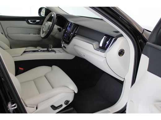 Volvo  XC60 B5 250PK Momentum Business | 18'' | Getint Glas | Memory Seats | Stoel&Stuur Verw. | Park Assist | ActivLease financial lease