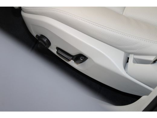 Volvo  XC60 B5 250PK Momentum Business | 18'' | Getint Glas | Memory Seats | Stoel&Stuur Verw. | Park Assist | ActivLease financial lease