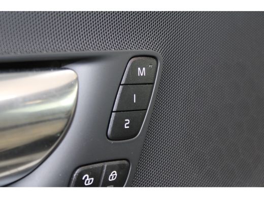 Volvo  XC60 B5 250PK Momentum Business | 18'' | Getint Glas | Memory Seats | Stoel&Stuur Verw. | Park Assist | ActivLease financial lease