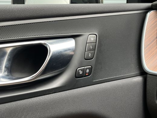 Volvo  XC60 Volvo 2.0 T8 Twin Engine AWD Inscription ActivLease financial lease
