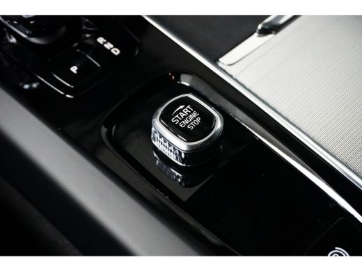 Volvo  XC60 Volvo T6 AWD Plus Dark | Adaptive Cruise | Panoramadak | Sportstoelen | Stuur/Stoelverwarming | T... ActivLease financial lease