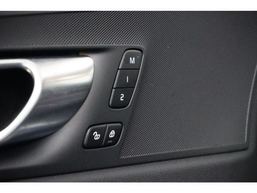 Volvo  XC60 Volvo T6 AWD Plus Dark | Adaptive Cruise | Panoramadak | Sportstoelen | Stuur/Stoelverwarming | T... ActivLease financial lease